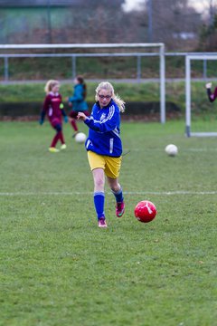 Bild 31 - B-Juniorinnen TSV Gnutz o.W. - SV Henstedt Ulzburg II : Ergebnis: ca. 5:0